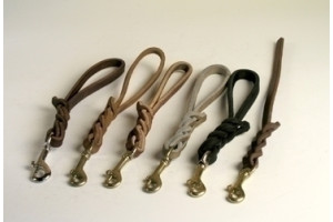 Kort Hundeline/Hundesnor med håndtag i brun med rustfri karabinhage – 12 mm x 27 cm