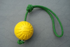 FOAM BALL - stor - m. håndtag - gul - lilla - blå - Ø 90 mm.
