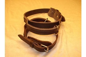 HALSBÅND - læder - håndtag/ring - bredde 2,5 cm. - længde 55 cm. - m.brun - krome.